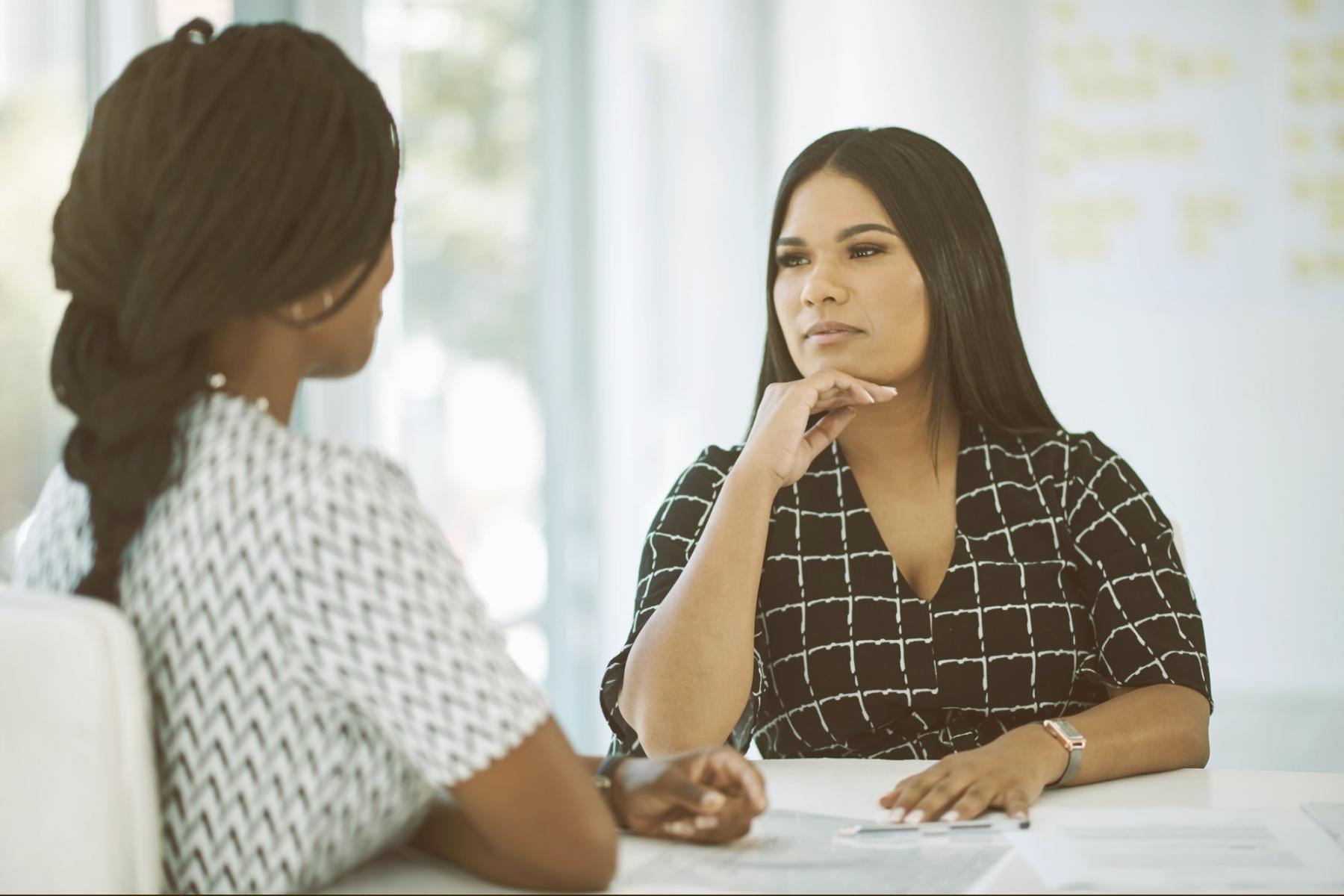 Revisión de estrategia de outreach en equipo